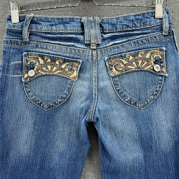 Vintage NOBO Low Rise Medium Wash Fringe Capris Embroidered Flap Pocket Junior 5 - Picture 8 of 10